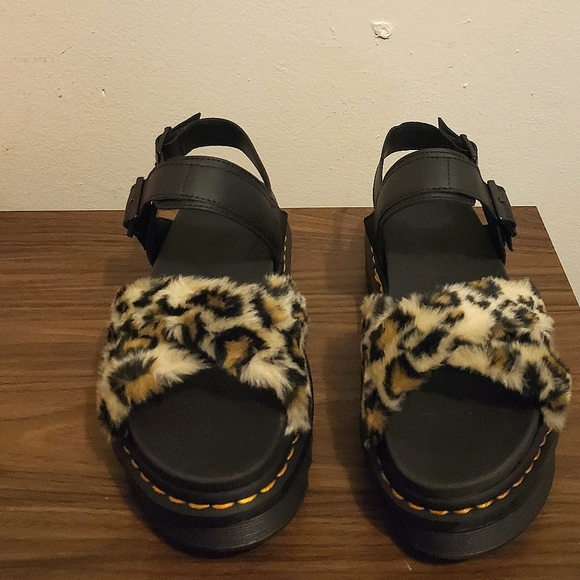 Dr.Martens Voss II Fluffy Leopard print Sandals - Picture 4 of 6